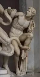 Лакоон — скульптура греческих мастеров Агесандра, Полиодора и Атенодора изображает троянского жреца Лакоона с двумя сыновьями, обвитого змеями