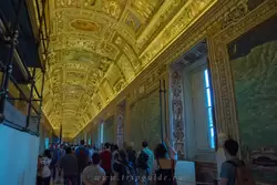 Галерея географических карт содержит 40 фресок с изображением карт Италии
