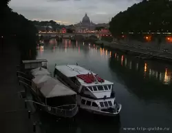 Вид на реку Тибр и Ватикан с моста Умберто I