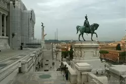 Скульптура Виктора Эммануэля II (Equestrian sculpture of Victor Emmanuel)