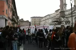Митинг студентов в Риме на площади Навона 23 октября 2008 г. 