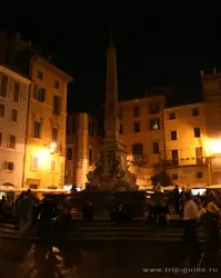 Египетский обелиск в площади Ротонды в Риме