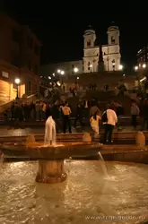 Фонтан Боркачча в Риме ночью