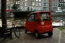 Такие машинки встречаются в Амстердаме повсеместно