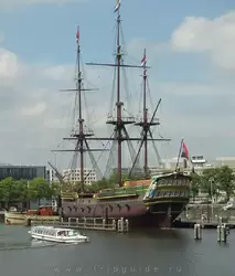 Достопримечательности Амстердама: парусник «Амстердам»
