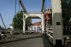Разводной мост через Nieuwe Herengracht 