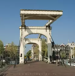 Тощий мост (Magere Brug) в Амстердаме