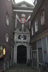 Вход в Исторический музей с Kalverstraat