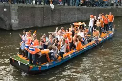Лодка с ди-джеем в Амстердаме
