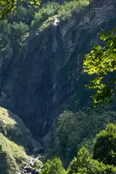 Водопад Поликаря — один из самый высоких в Европе, перепад воды 70 метров