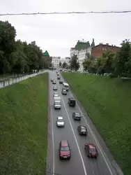 Дорога у стен кремля Нижнего Новгорода