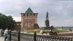 Памятник Чкалову в Нижнем Новгороде