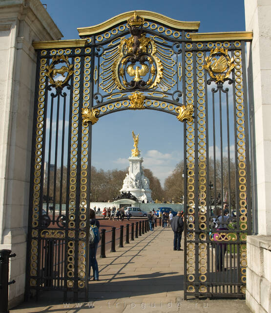 Букингемский дворец, ворота ограды