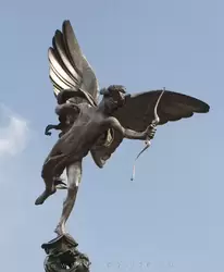 Скульптура Эроса на площади Пикадилли