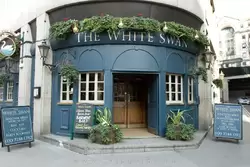 Паб «Белый лебедь» («The White Swan»)
