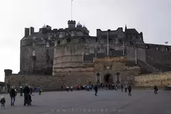 Замок Эдинбурга — вид с Эспланады