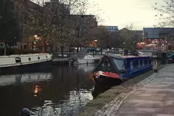 Жилые лодки на канале
