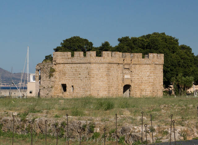 Кастелло аль Маре — Замок у моря