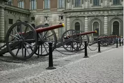 Пушки на Дворцовой площади