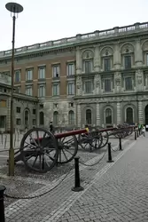 Пушки на Дворцовой площади в Стокгольме