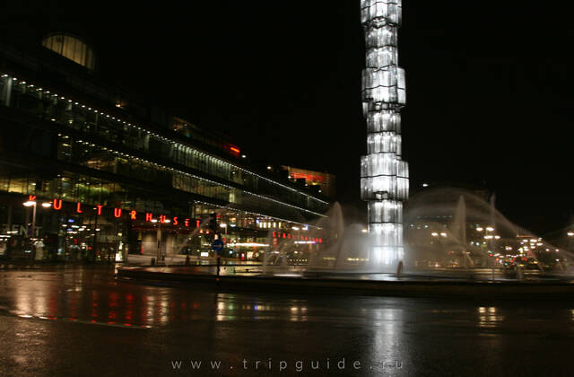 Фонтан на площади Сергельсторг ночью