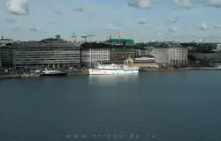 Набережные Хельсинки и теплоход Cristina Cruises Brahe