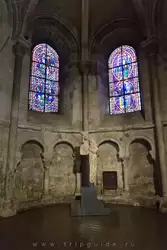 Придел Святой Женевьевы с витражом 13 века — церковь Сен-Жермен-де-Пре