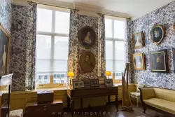 Комната с птицами использовалась как детская при Ван Лонах. Мауритц ван Лон проживал в этой комнате с сестрами и няней