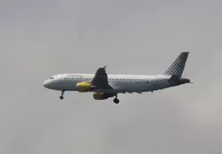 Самолет а/к Vueling — Airbus A320-214, бортовой номер EC-LOC