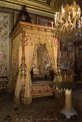 Спальня Анны Австрийской — кровать из дуба с позолотой — дворец Фонтенбло