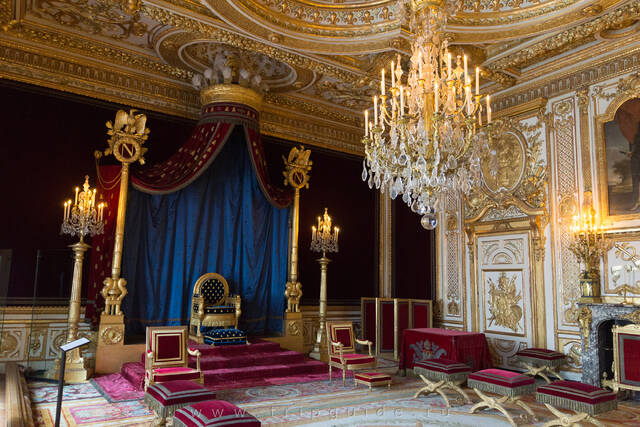 Спальня переделана в Тронный зал Наполеоном I, стремясь подчеркнуть преемственность власти