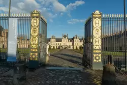 Ворота Почетного двора, изготовленные Сильвером Миньоном в 1809-1810 — дворец Фонтенбло