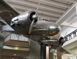 Самолет Lockheed Electra в Музее науки в Лондоне