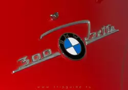 BMW Isetta 300, 1961 г. — установлен двигатель мотоцикла объемом 297 куб. см. и машина могла развивать максимальную скорость 88 км/ч