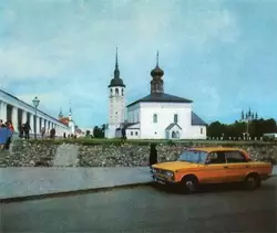 Торговая площадь и Воскресенская церковь в Суздале