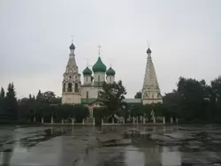 Церковь Ильи Пророка в Ярославле в дождь