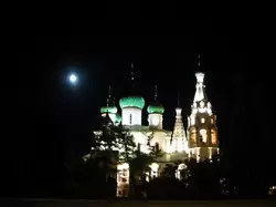 Церковь Ильи Пророка в Ярославле ночью