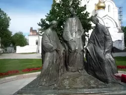 Достопримечательности Ярославля: скульптурная композиция «Троица»