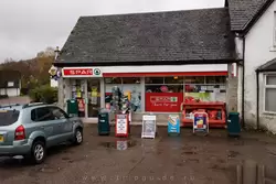 Магазин Spar на автобусной стоянке в поселке Спин Бридж