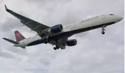 Самолет Боинг 757-200 авиакомпании Delta из Атланты, бортовой номер N555NW