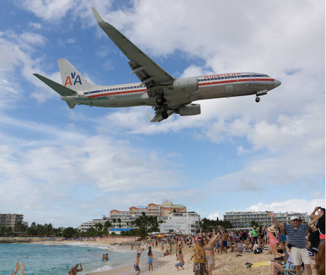 Самолет Boeing 737-823 авиакомпании American Airlines прилетел из Майами (MIA), бортовой номер N936AN