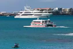 Яхта Seanna и прогулочный катамаран Edge на Синт-Мартене