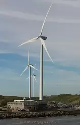 Ветряки на берегу Северного моря
