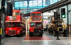 Двухэтажные автобусы в Музее транспорта Лондона