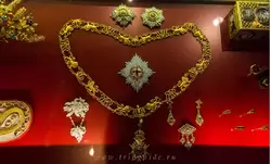 Рыцарские ордены, которые носили короли Великобритании, принадлежали Герберту Тейлору — частному секретарю Георга IV