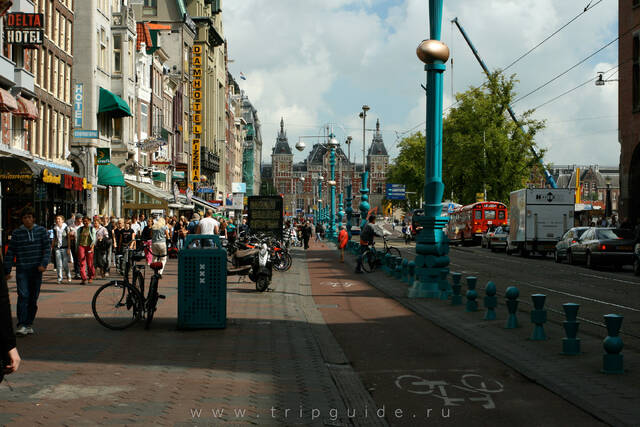 Улица Дамрак в Амстердаме