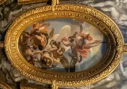 Зал Совета десяти — в центре потолка раньше была картина Веронезе «Зевс поражает молнией пороки», она увезена в Лувр Наполеоном, здесь же копия, выполненная Якопо ди Андреа