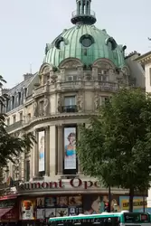 Театр дю Водевиль был открыт в 1792, сегодня кинотеатр Gaumont Opera