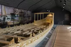 Вёсла и места для гребцов — Королевская лодка в Морском музее Амстердама