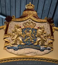Герб Нидерландов на корме Королевский лодки